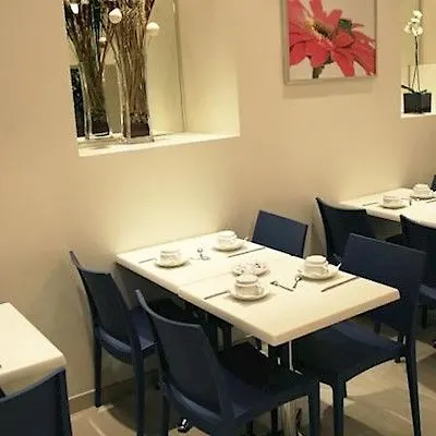 Hotel De Nemours Paris 2*,