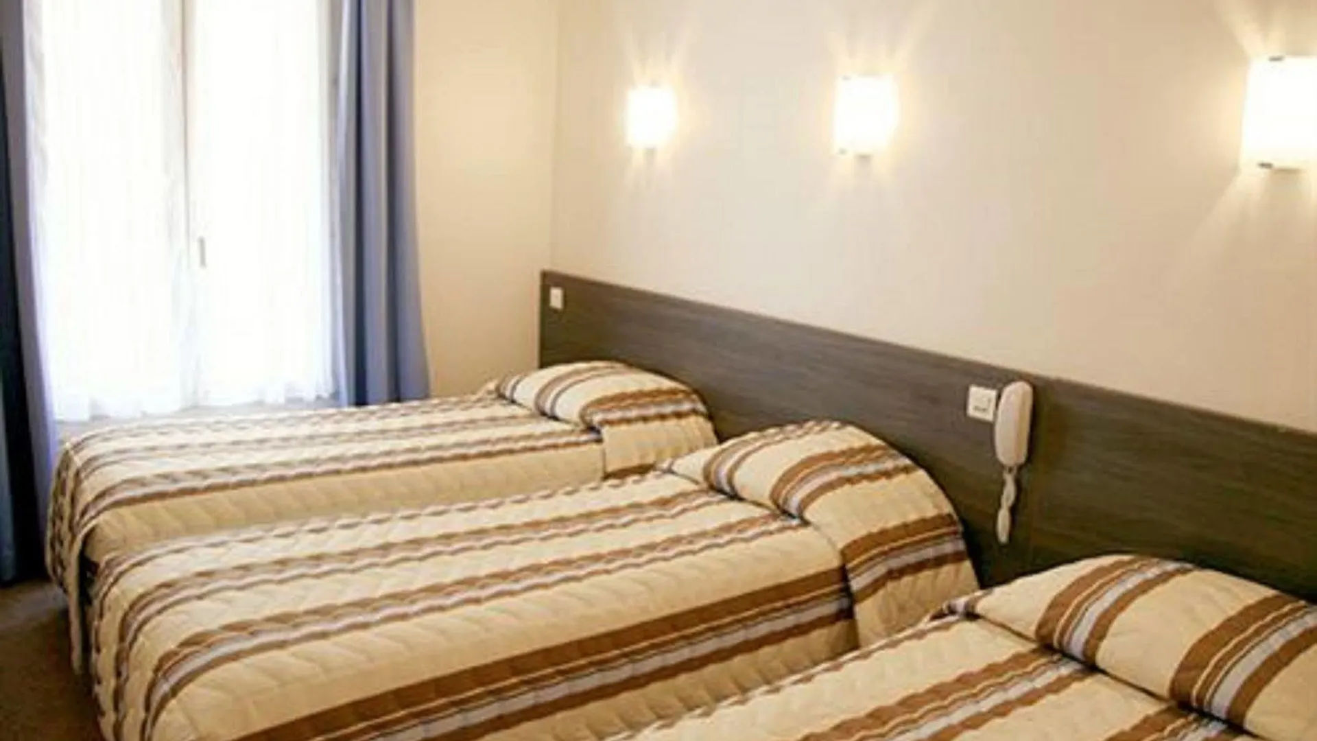 **  Hotel De Nemours Paris France